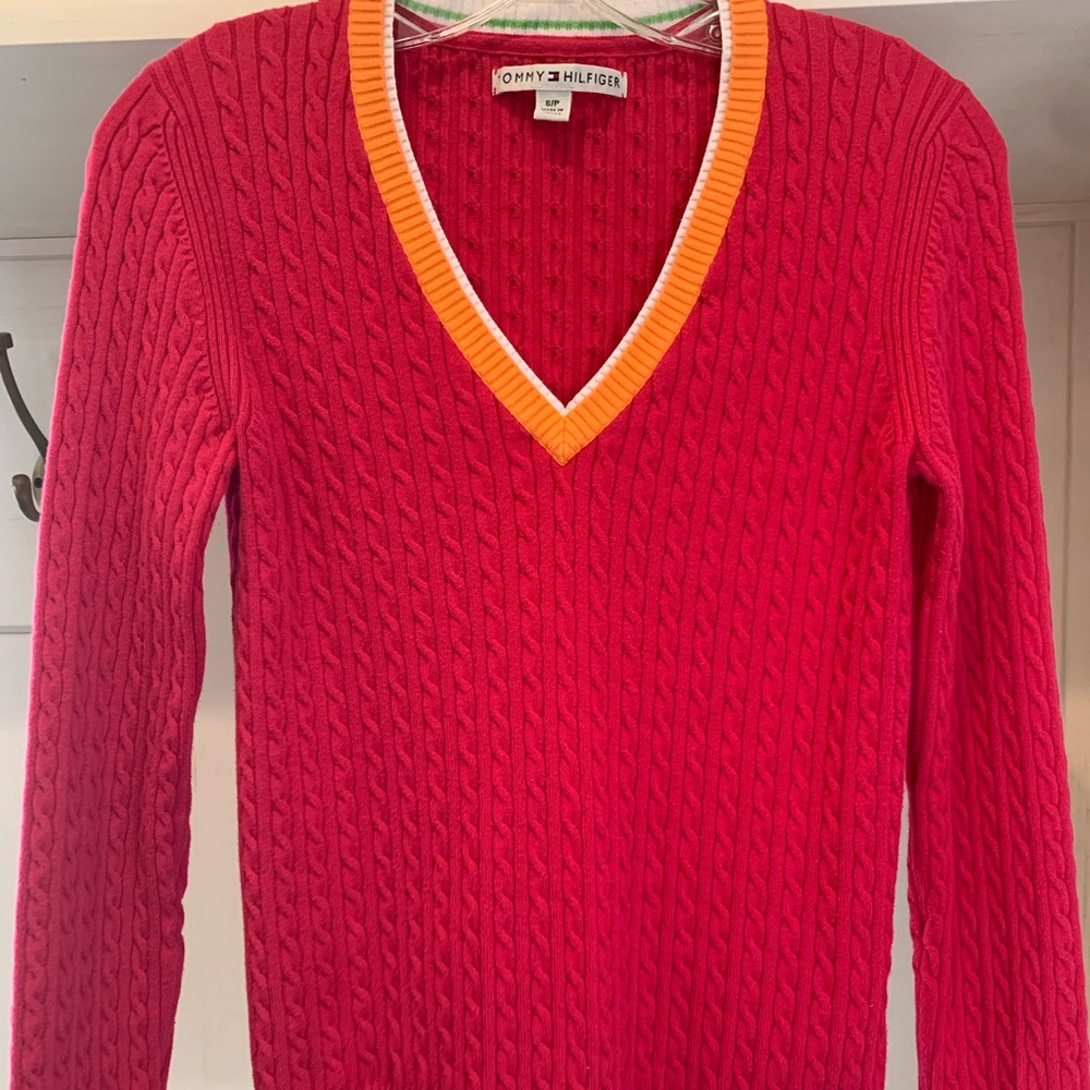 Tommy Hilfiger Women’s mostly cotton, cable knit, magenta V-neck sweater. Size S